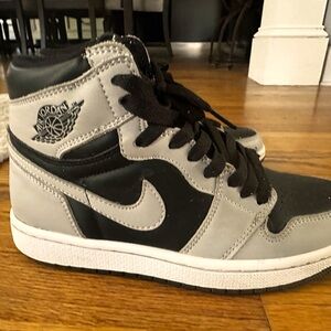 AIR JORDAN 1 RETRO HIGH OG GS
"Shadow 2.0"